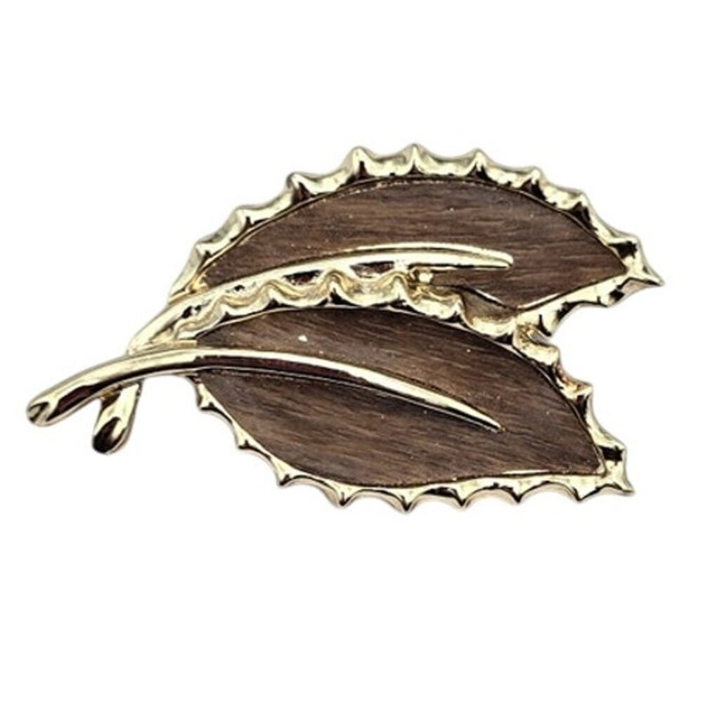 Sarah Coventry Brown Leaf Brooch Gold Tone Mid Century Pin